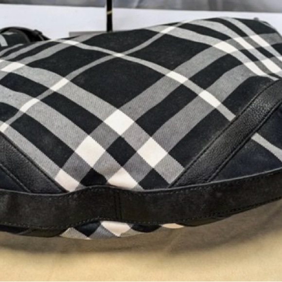 Burberry Black/White Nova Check Canvas And Leather Buckle Hobo - Picture 12 of 17